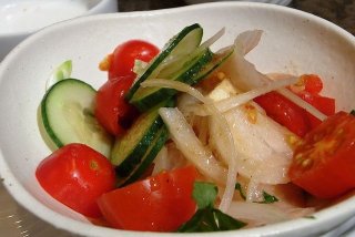 Receta de ensalada de pescado con tomate