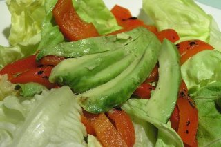 Receta de ensalada de pimiento morrón y aguacate