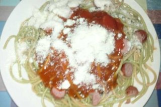 Receta de espagueti con salsa de tomate y salchichas