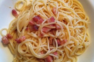 Receta de espaguetis con bacón y nata