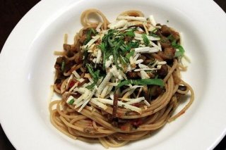 Receta de espaguetis con berenjena y albahaca