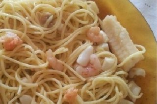 Receta de espaguetis con gambas y pescado