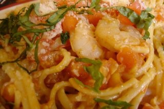 Receta de espaguetis con gambas y queso