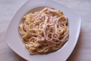 Receta de espaguetis con nata y beicon