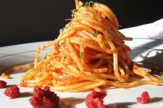 Receta de espaguetis con tomate picantes