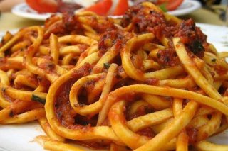 Receta de espaguetis con tomate y chorizo