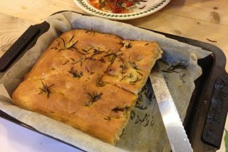 Receta de focaccia con alcachofa