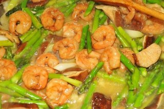 Receta de gambas con espárragos