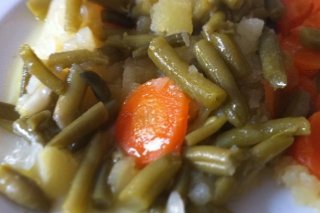 Receta de judías verdes con zanahorias y patatas