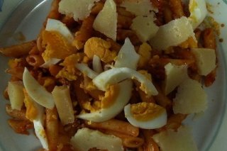 Receta de macarrones con queso y huevos