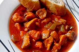 Receta de magra con tomate y pimientos
