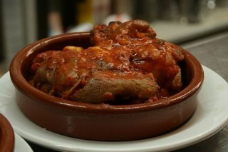 Receta de manos de cerdo con salsa de tomate
