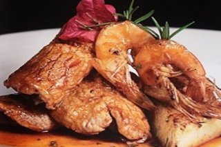 Receta de Papada de cerdo caramelizada con langostinos