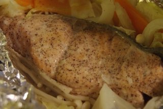 Receta de papillote de salmón con verduras