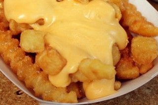 Receta de patatas fritas con salsa de queso