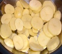 Receta de patatas gratinadas con leche y queso