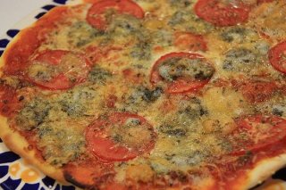 Receta de pizza con tomate