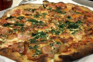 Receta de pizza de bacón y espinacas