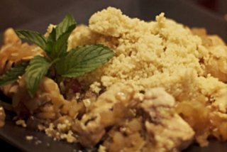 Receta de pollo a la miel con cuscús y pimientos