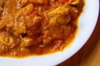 Receta de pollo con patatas en salsa de curry