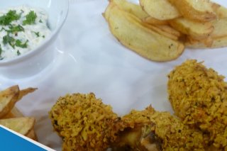 Receta de pollo empanizado con papas rostizadas