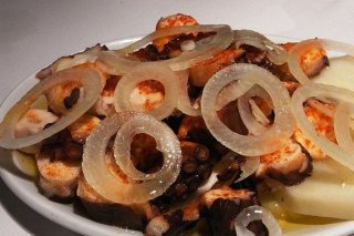 Receta de pulpo con patatas y cebolla