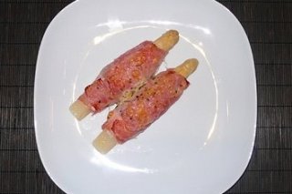 Receta de rollitos de pavo rellenos de trucha y espárragos