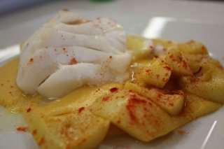 Receta de sepia con patatas al pimentón