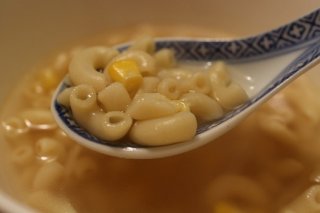 Receta de sopa con macarrones y maíz
