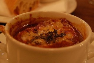 Receta de sopa de cebolla con queso cheddar