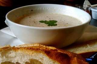 Receta de sopa de champiñones con manzanilla de san lúcar de barrameda