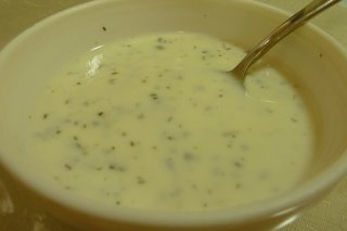 Receta de sopa verde de yogur con nueces