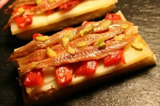 Receta de tapa de anchoas con queso y pimiento