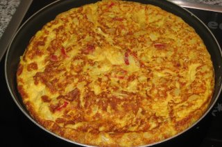 Receta de tortilla de bacalao y pimientos rojos