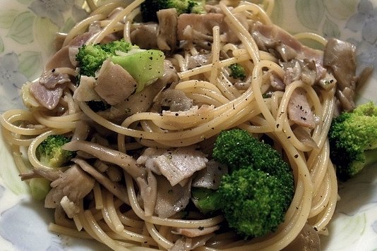 Receta de Espaguetis con brócoli y bacón
