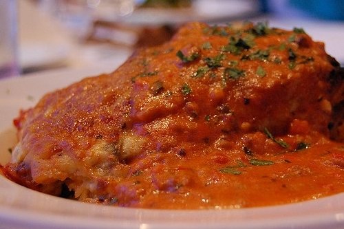 Receta de Filete de pollo empanado con salsa de tomate frito